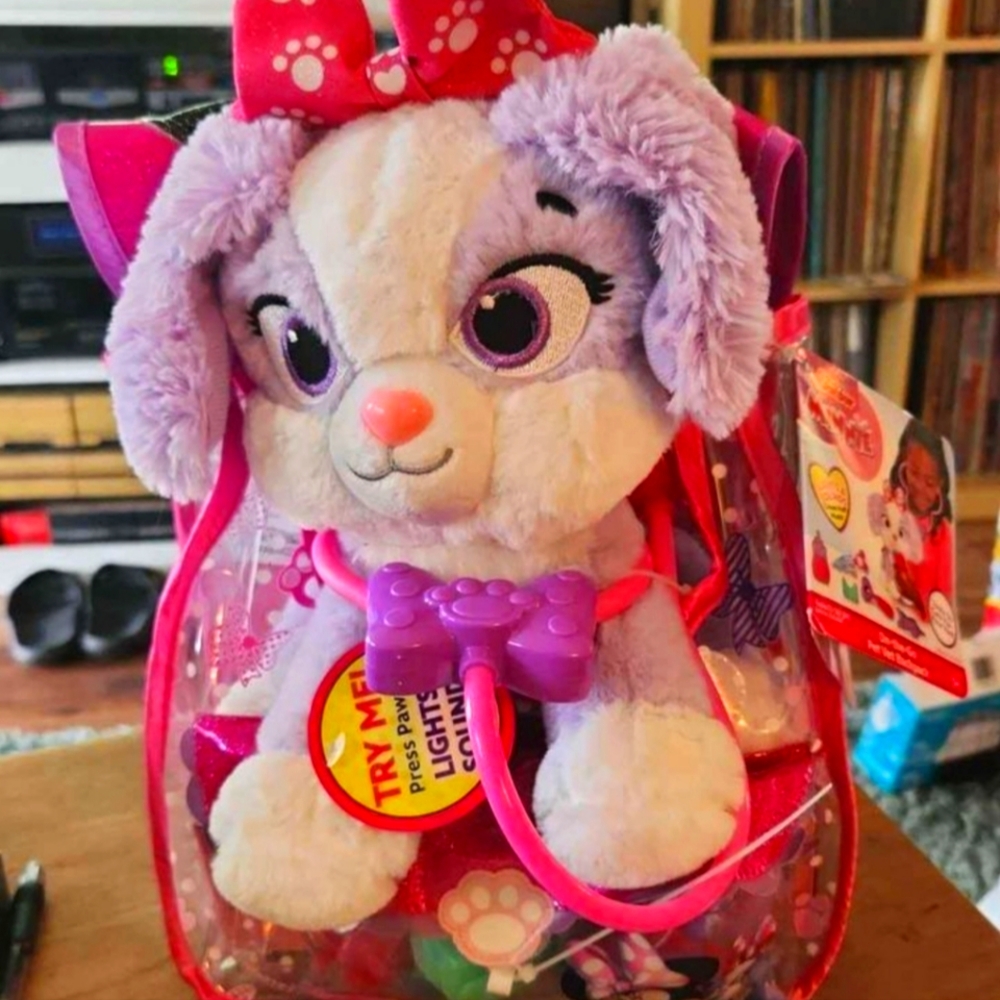 Disney Junior Minnie On The Go Pet Vet Backpack